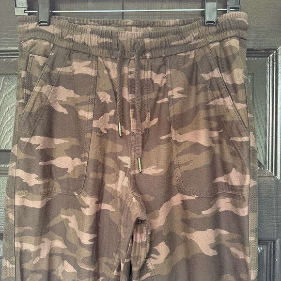 Athleta Farallon Camo joggers 4 - Picture 2 of 11